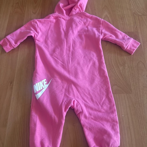 Nike Pink Hooded Kids Jumpsuit Infant 3-6 months - Picture 3 of 3